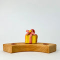 Geel cadeautje steker