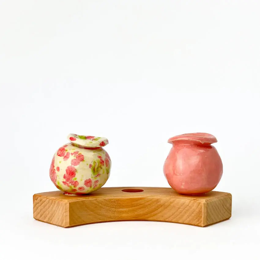 Wit met roze en groen kraagvaasje steker